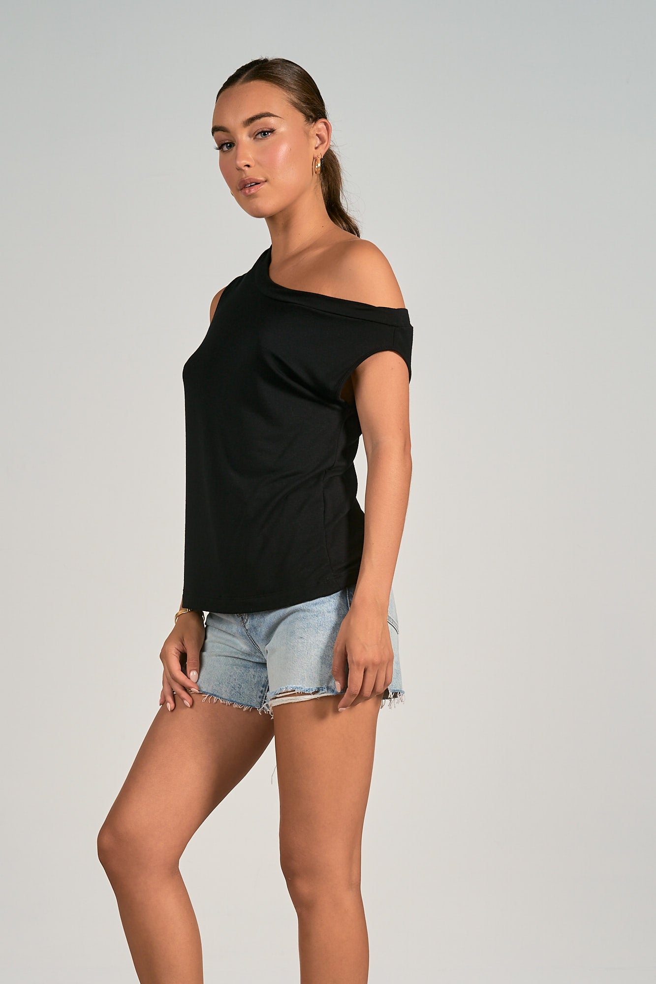 Off Shoulder Sleeveless Top